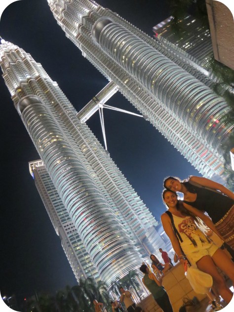 Las dos y las petronas