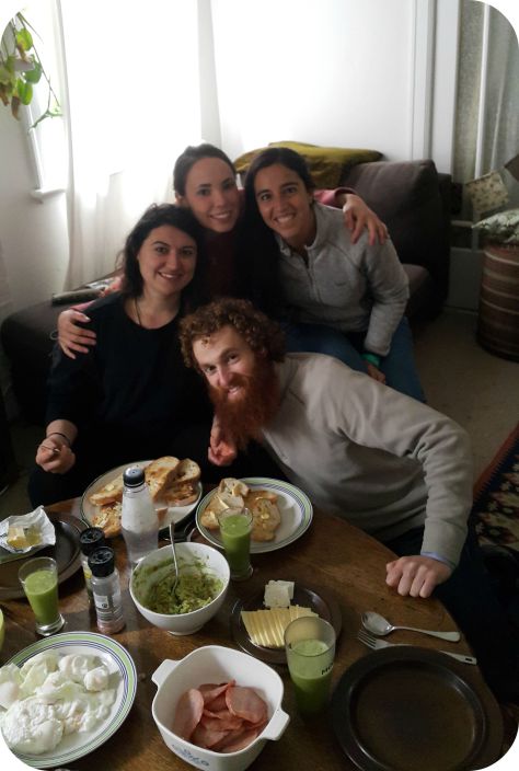 Desayuno con Esra, Ana y Sylvain :)